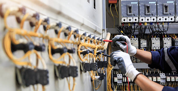 Professional Electrician technician working in Oak Ridge, NC